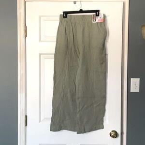 NWT pull on casual pants in Sage. Size S. Made by Crystal Comfort.